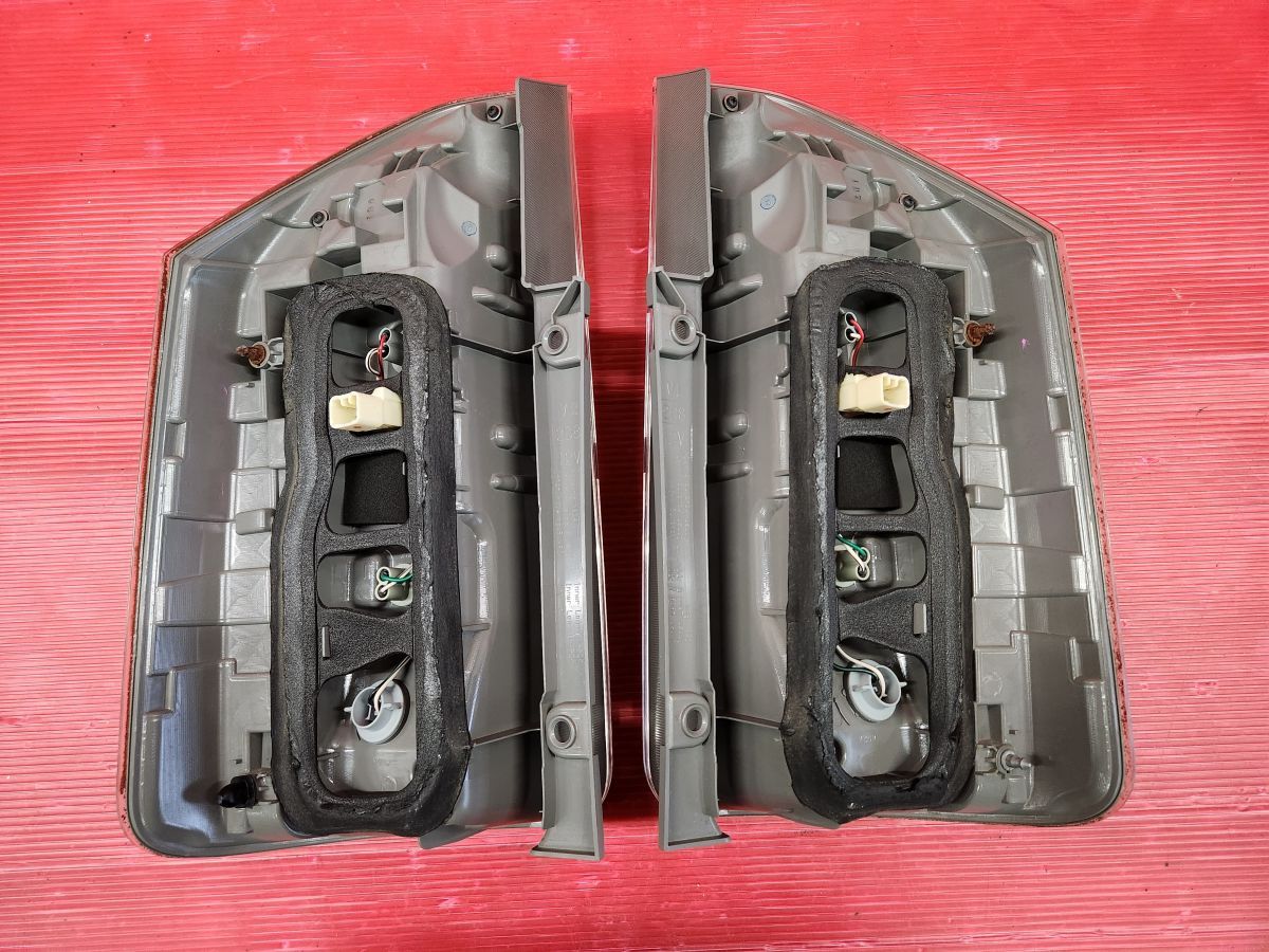 トヨタ 70 ヴォクシー ZS 煌 後期 純正 左右 テールランプ