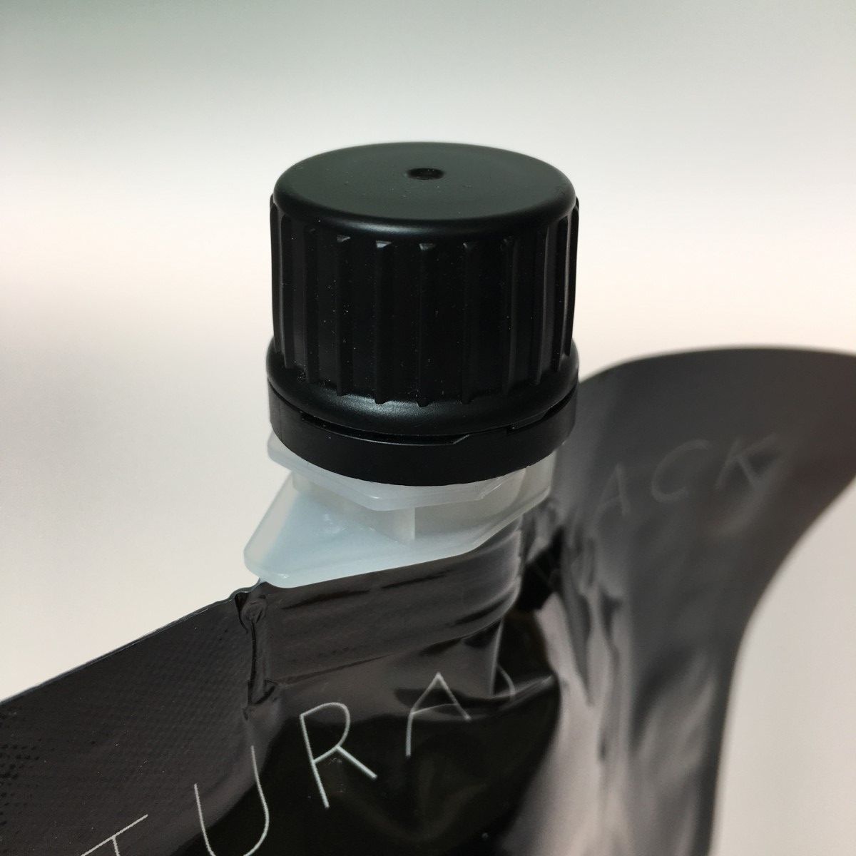 【未使用品】KURO ナチュラルブラック シャンプー VALANROSE 3本 41PaB1f8mlL._AC_UF350,