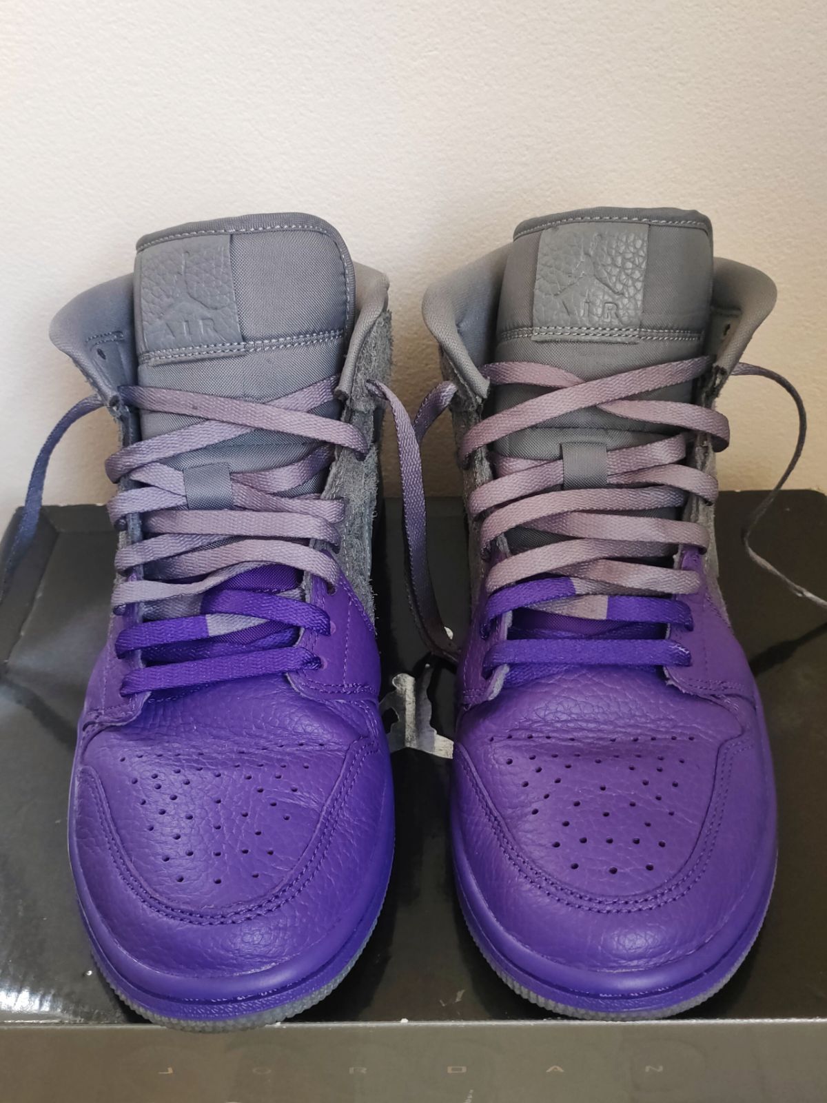 Nike WMNS Air Jordan 1 Mid 