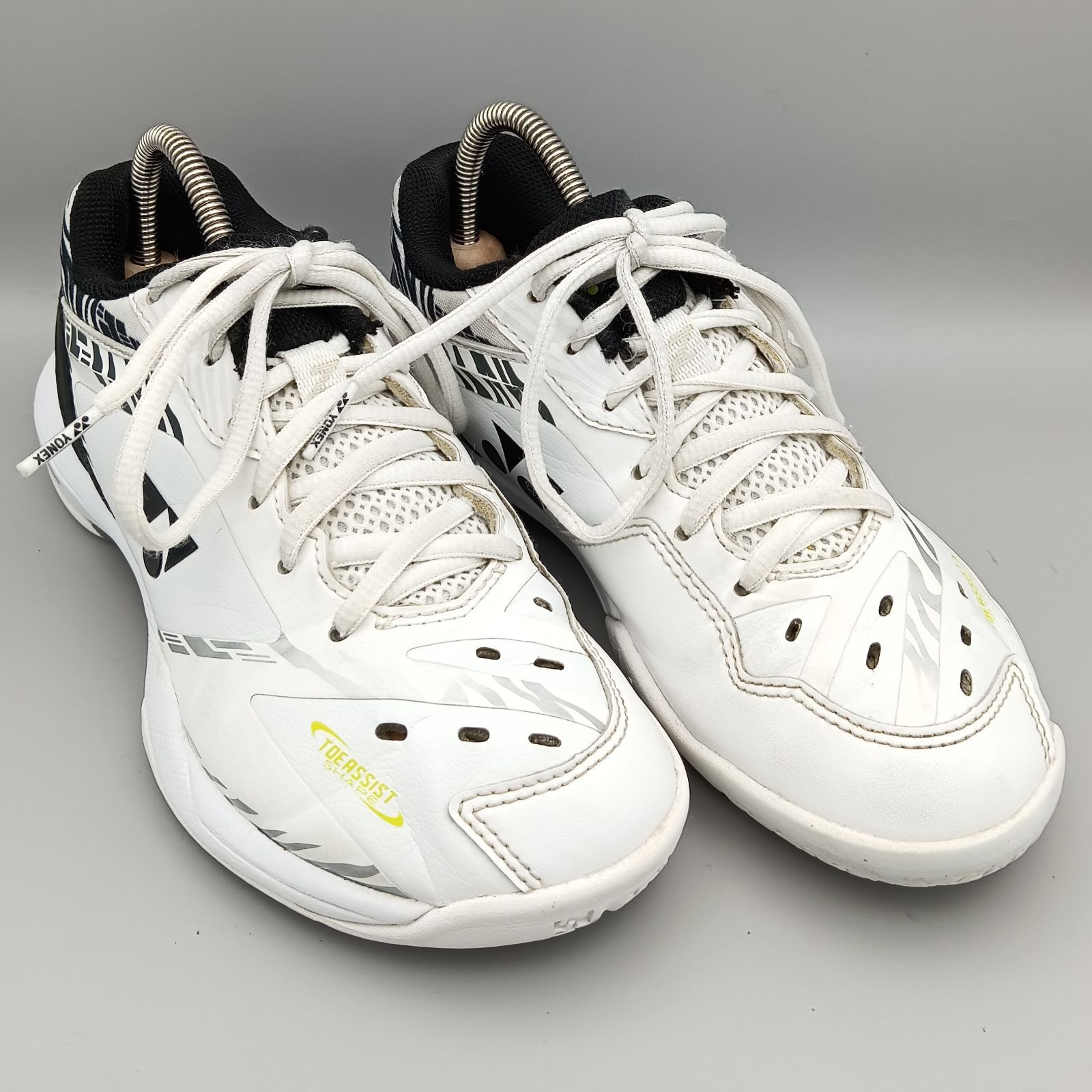 【美品】YONEX バドミントン トレーニングシューズ 65Z YONEX YONEX バドミントンシューズ パワークッション65Zワイド