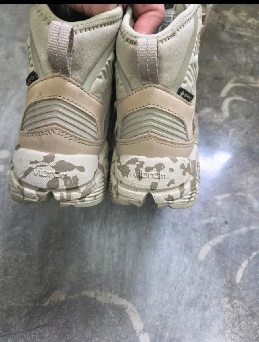 育児 Kolon Sport コーロンスポーツ トリフォード 登山靴 240mm