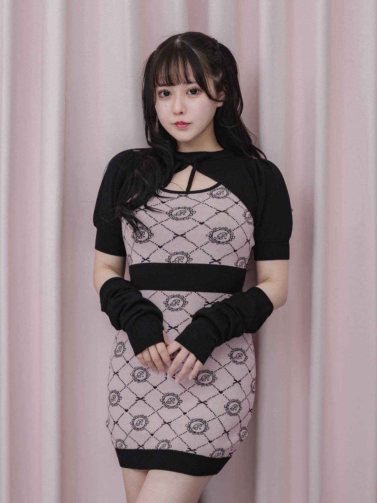 piumモノグラムバックリボンニットワンピ piumモノグラムバックリボンニットワンピ