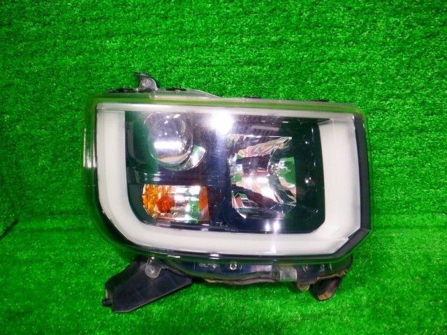 LA700S ウェイク 右ヘッドランプ 143997
