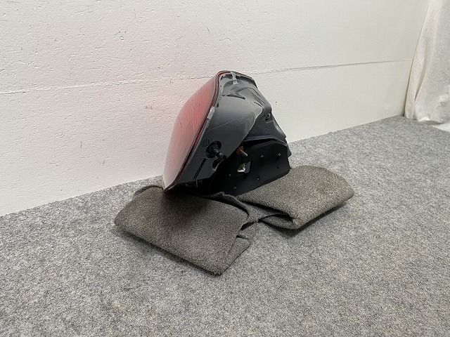 新品!Cクラス W205 純正 右 テールランプ/ライト/レンズ LED