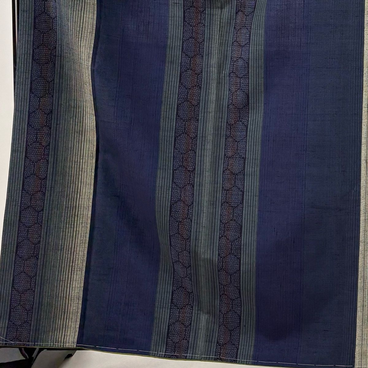 紬 身丈164cm 裄丈68cm L 袷 やまと 縞 亀甲 紺色 正絹 秀品