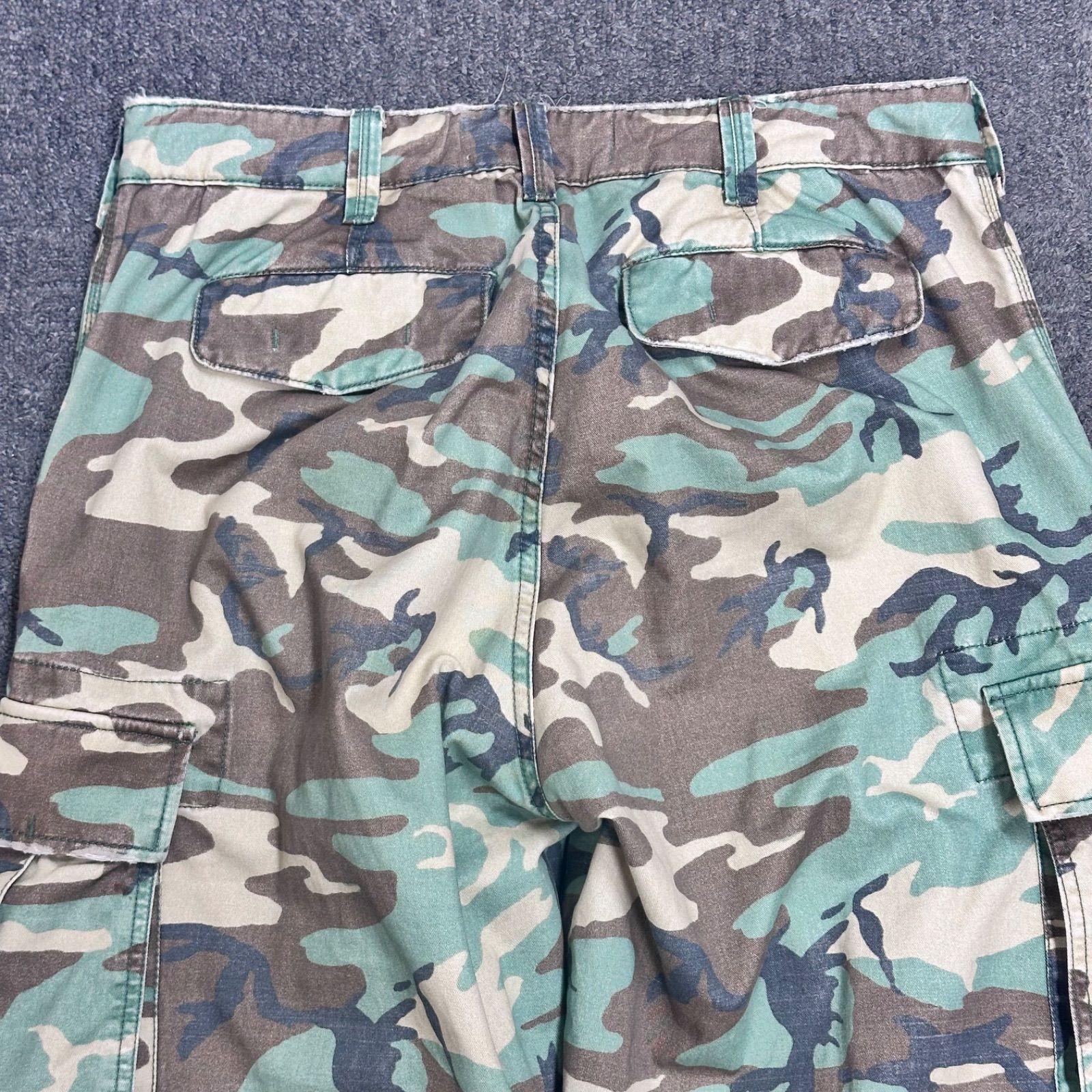 ERL 迷彩パンツ　Mサイズ　ERL（イーアールエル） 定価7.8万 ERL Graphic Cargo Pants カーゴパンツ 迷彩 - メルカリ