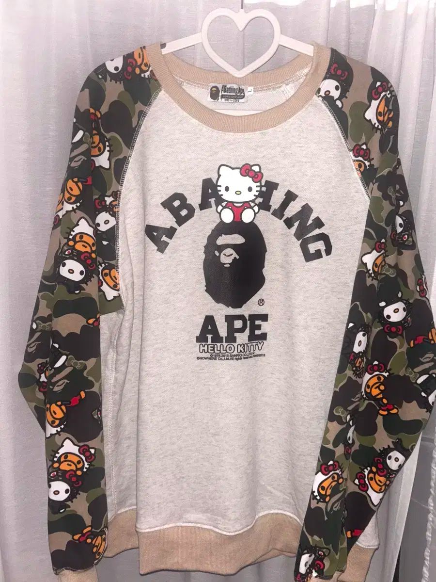A BATHING APE ハローキティ トレーナー