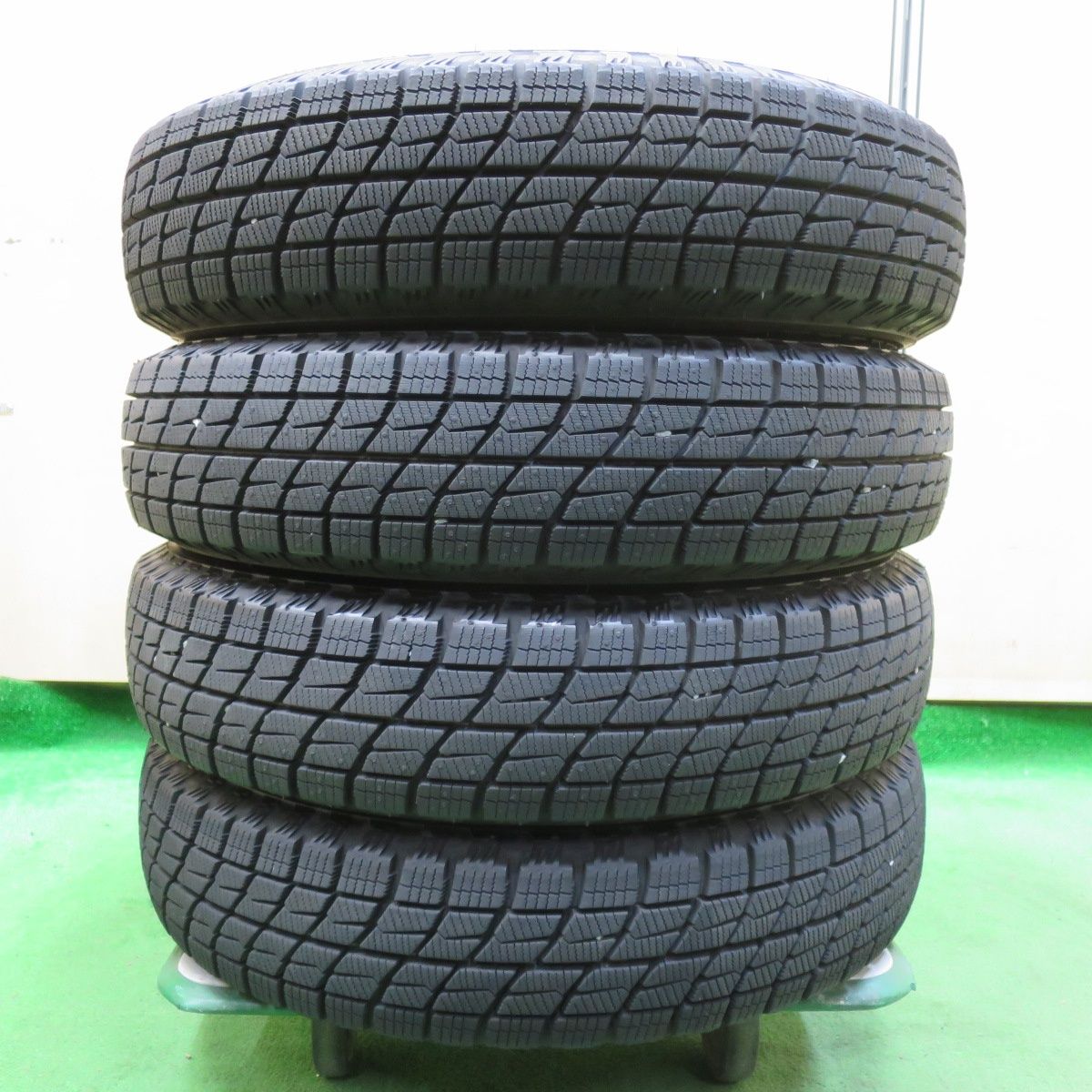 送料無料] バリ溝！22年！ほぼ10分スタッドレス 145/80R13 アイスエス 