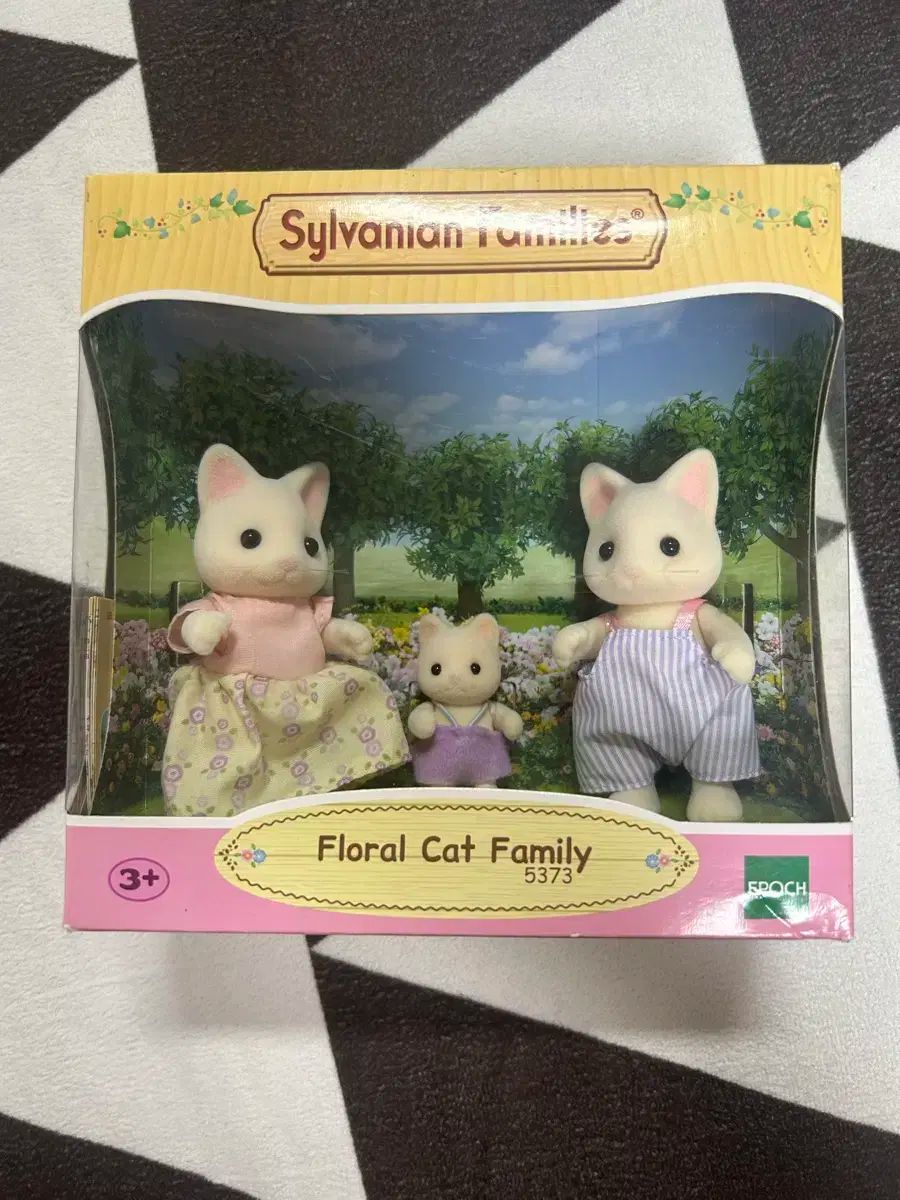 【新品未使用品】シルバニアファミリー　海外版　フローラルキャット　赤ちゃん Amazon.co.jp: シルバニアファミリー フローラルキャット