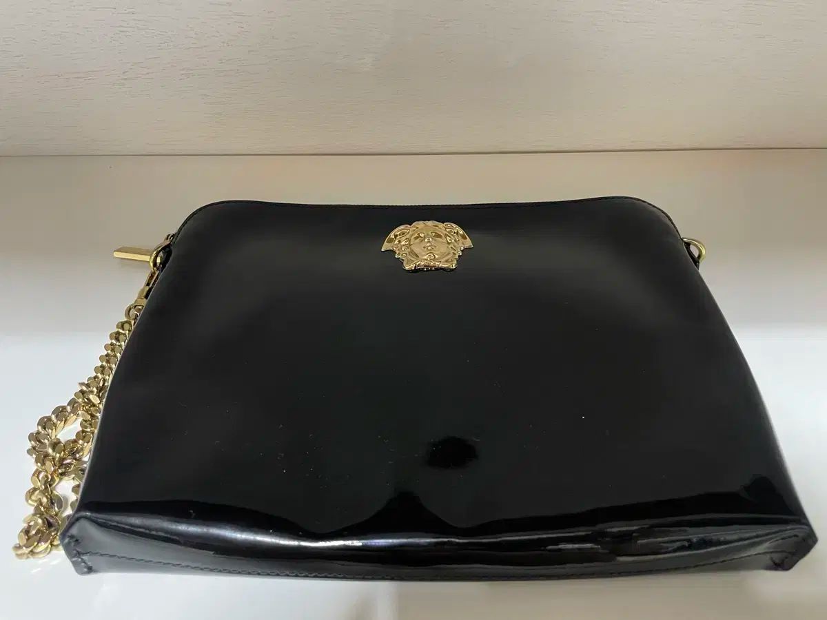 美品 ヴェルサーチ レザー クラッチバッグ メデューサ ロゴ型押し