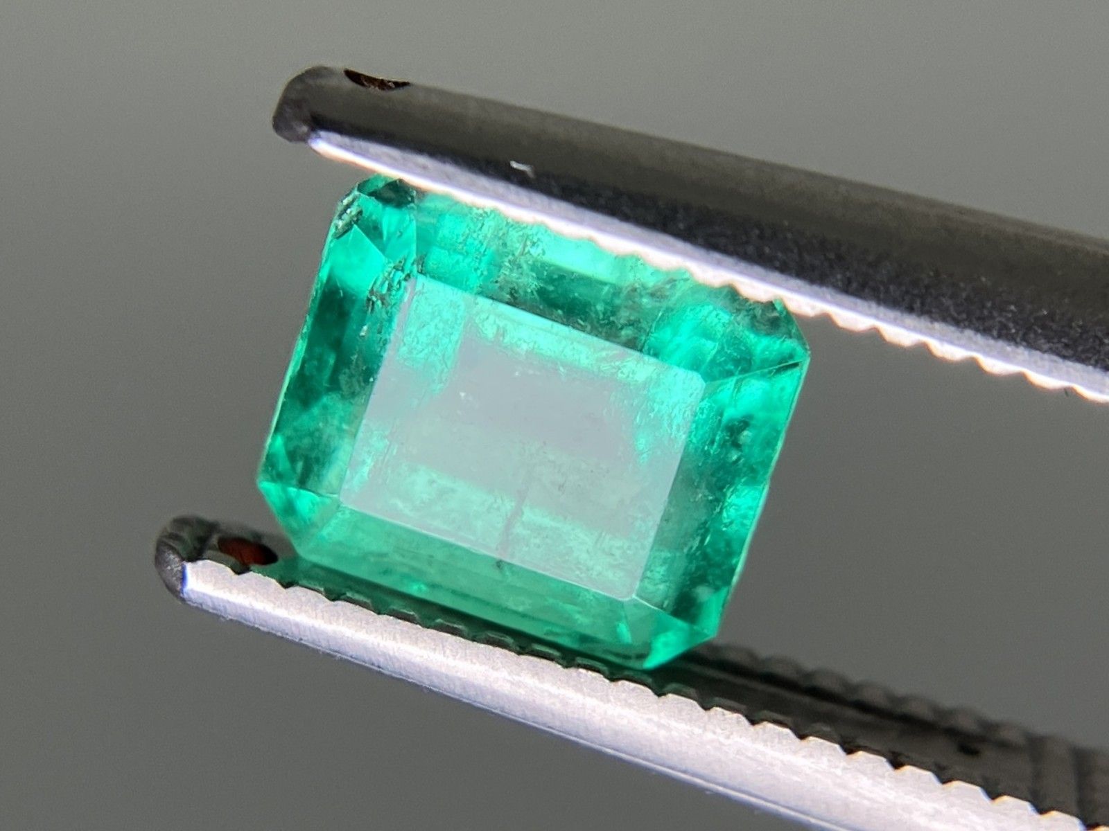 エメラルド 1.051ct 中央宝石ソーティング付き 6.17㎜×5.53