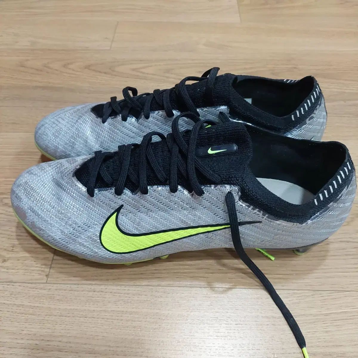 李選手 HYPER VENOM 取り替え式 ZER0 VENOM PRO PURE WHITE