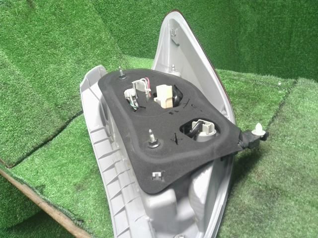 DBA-NSP135 左テールランプ