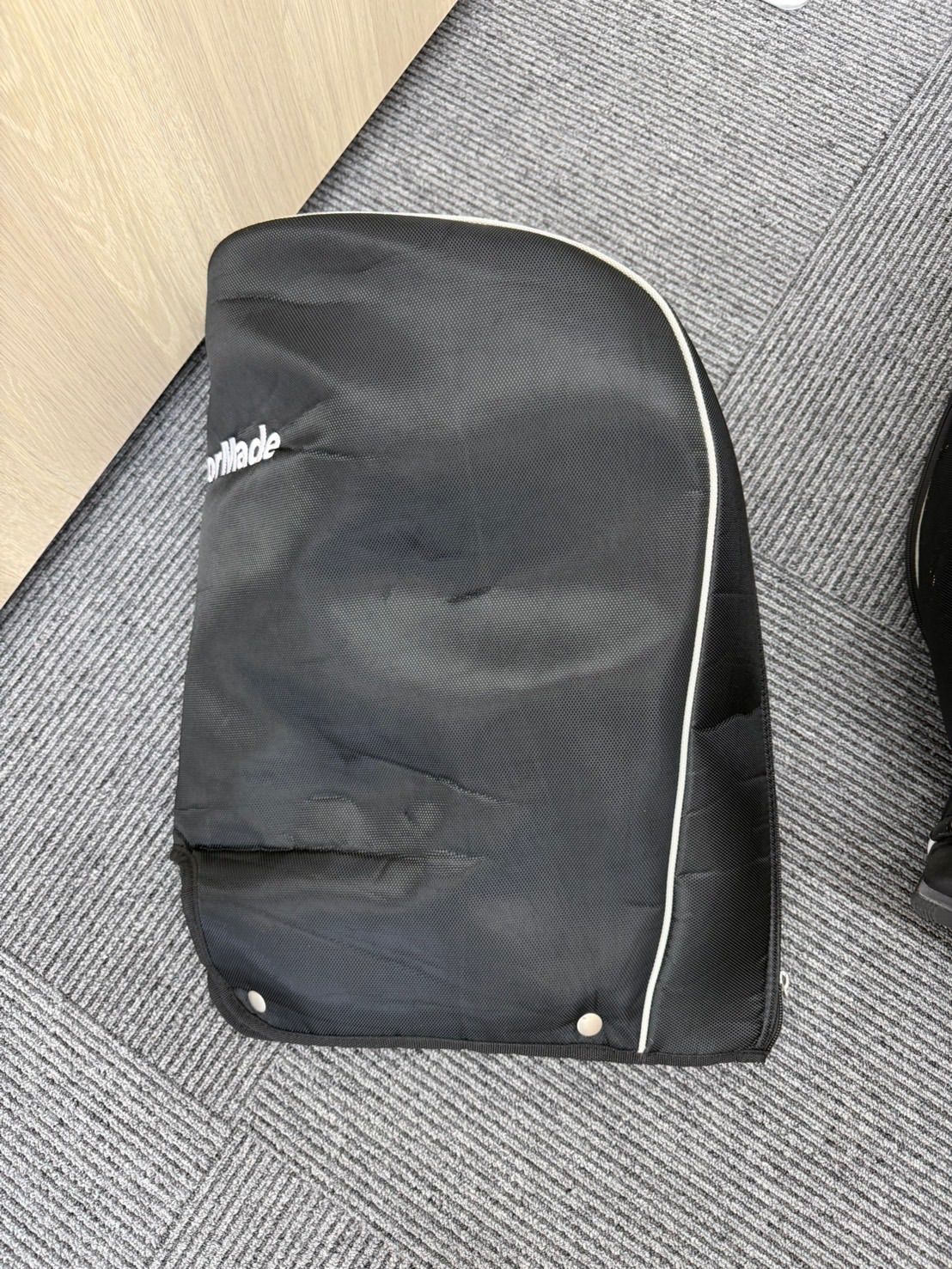 テーラーメイド キャディバッグ 黒 フード付き テーラーメイド