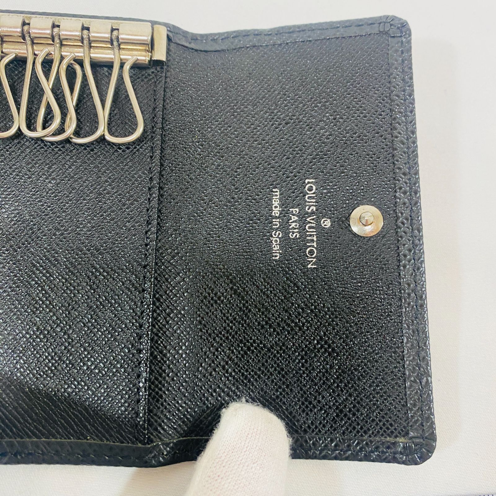 美品】LOUIS VUITTON ルイヴィトン キーケース 6連 黒 ブラック 美品】LOUIS VUITTON ルイヴィトン キーケース 6連 黒 ブラック