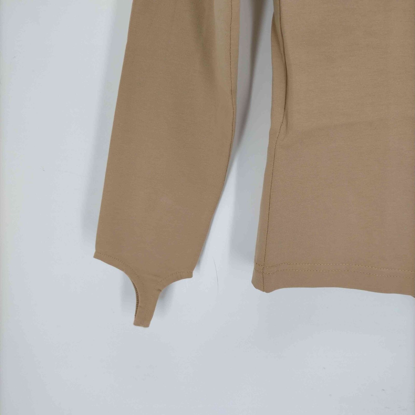 USED古着(ユーズドフルギ) {{JOHN}} NUDE FITTED CUT-OUT TOP レディー 中古 古着 0247 ユーズドフルギ USED古着 NUDE FITTED CUT-OUT TOP レディース