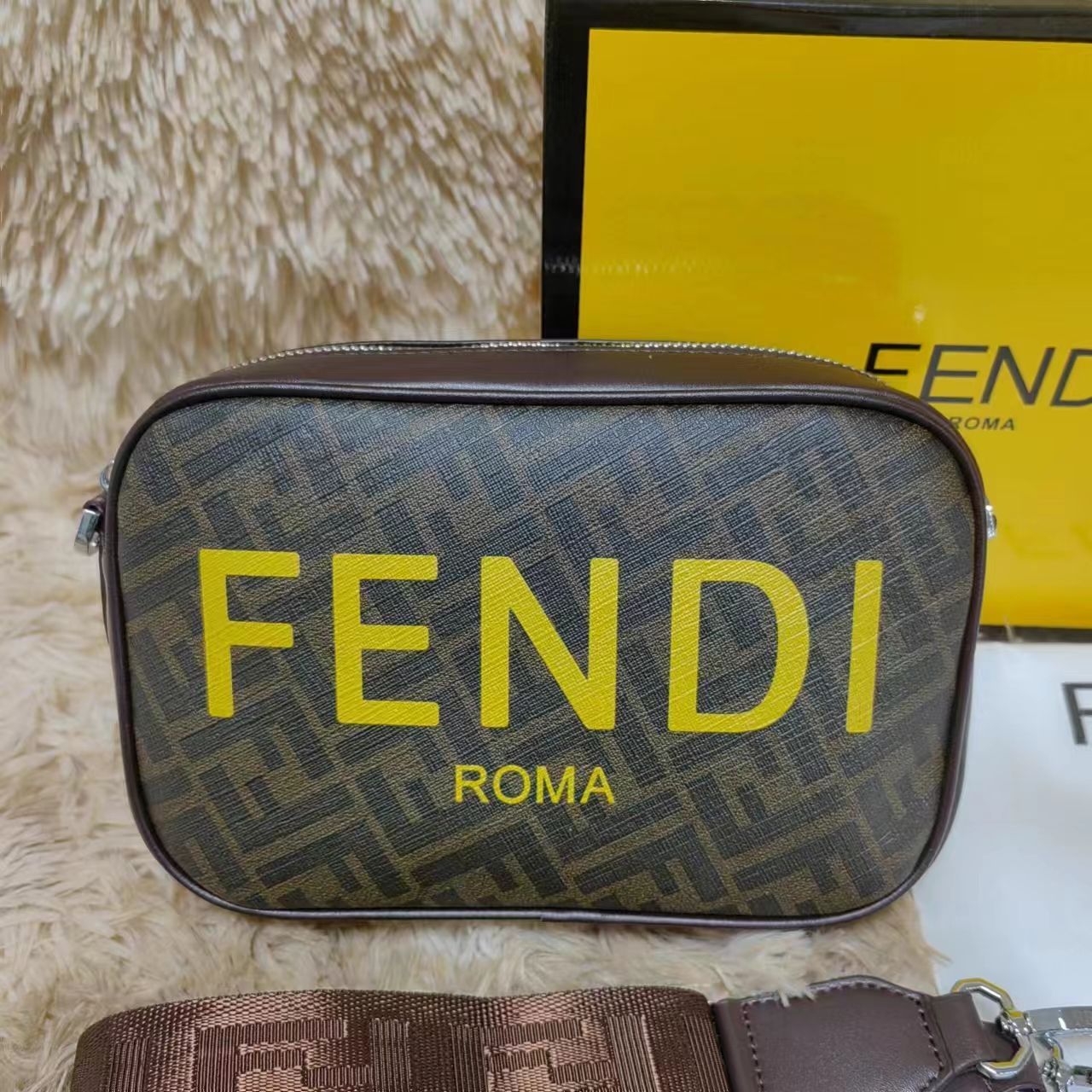 ^^FENDI カメラバッグ ショルダーバッグ