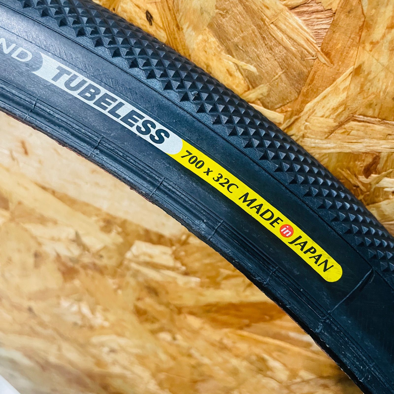 中古品】 IRC SERAC CX SAND TUBELESS 700×32C 2本セット チューブレス