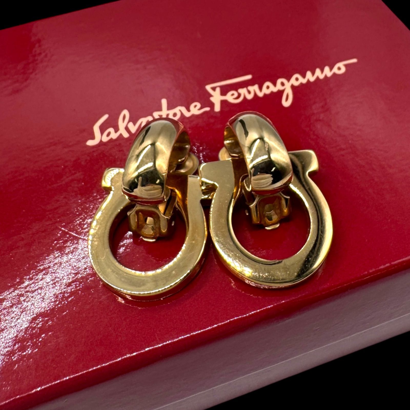 Ferragamo フェラガモ ガンチーニ ゴールド イヤリング ヴィンテージ ジュエリー き