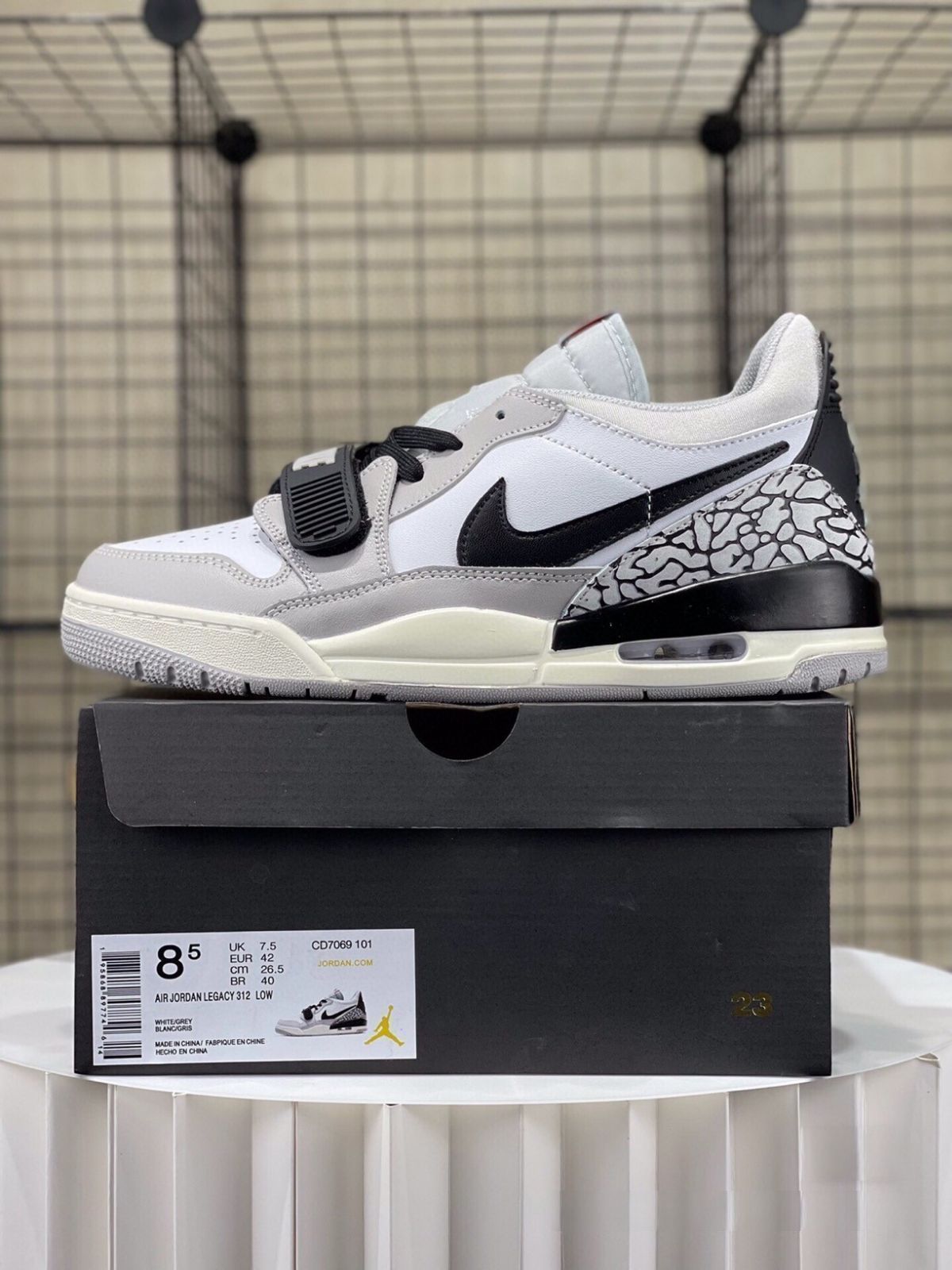 ナイキ JORDAN LEGACY312 27cm 新品未使用　箱無　別箱 お値下げしました??即購入?? Nike Air Jordan Legacy 312 fb9907