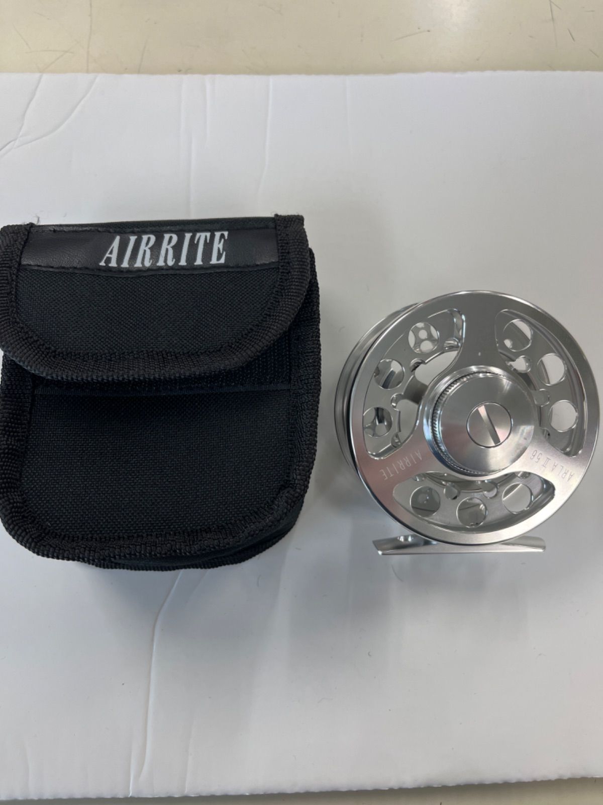 アキスコ エアーライト フライリール ケース付き AIRRITE DXシルバー ARLAⅡ 56 - メルカリ