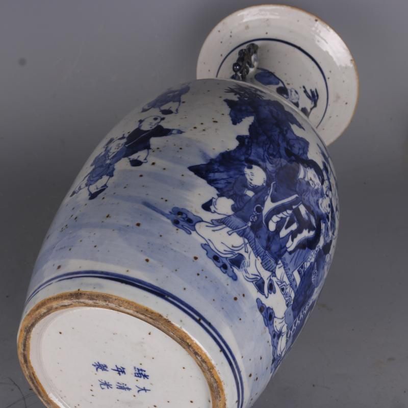 清光緒青花人物紋竜耳賞瓶  陶磁器  現代工芸品 美術品 置物 清光緒青花人物紋竜耳賞瓶 陶磁器 現代工芸品 美術品 置物