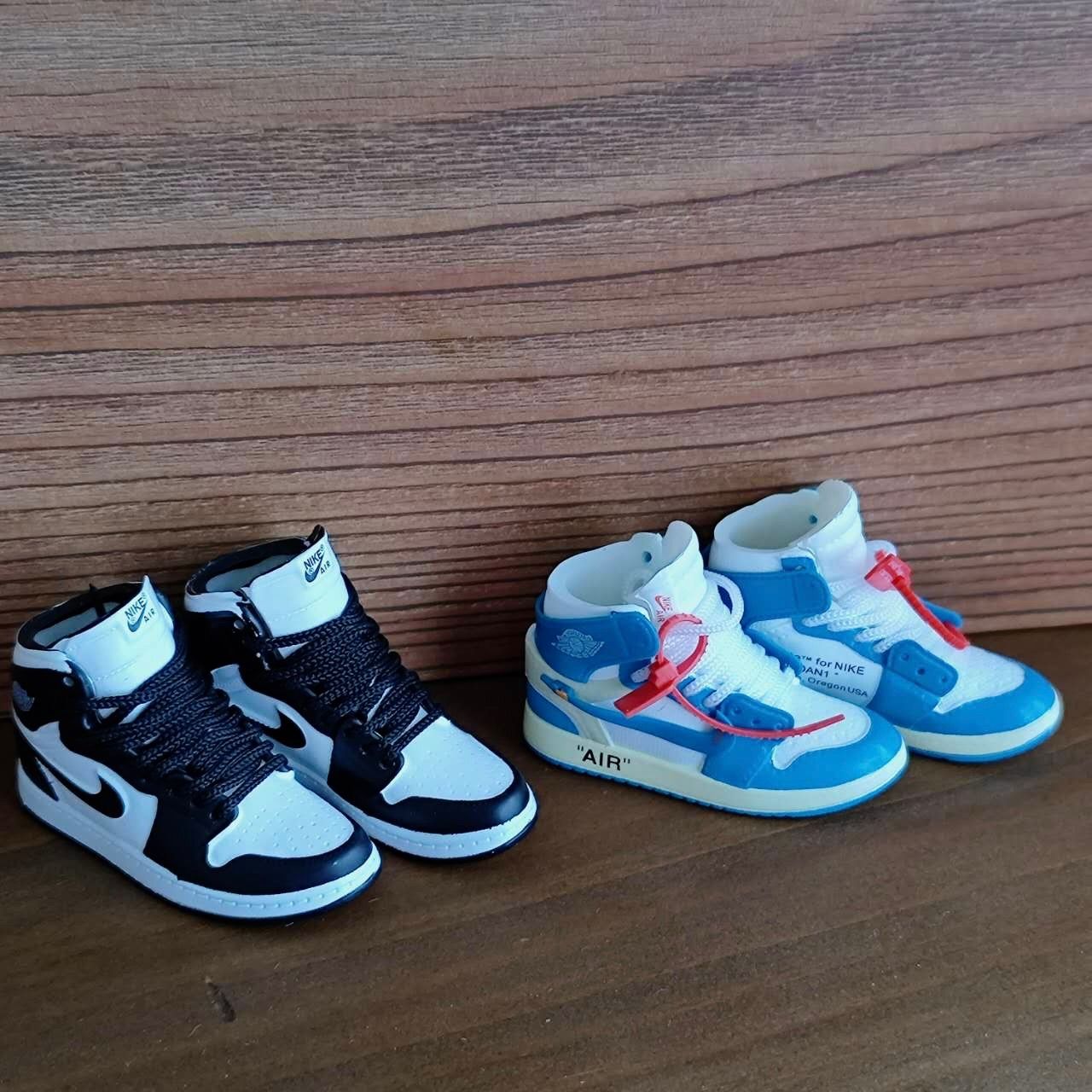 ミニチュアスニーカー　　NIKE ミニスニーカー　新品　コレクション NIKE 【黒・赤】ミニチュアスニーカー ナイキ コレクション