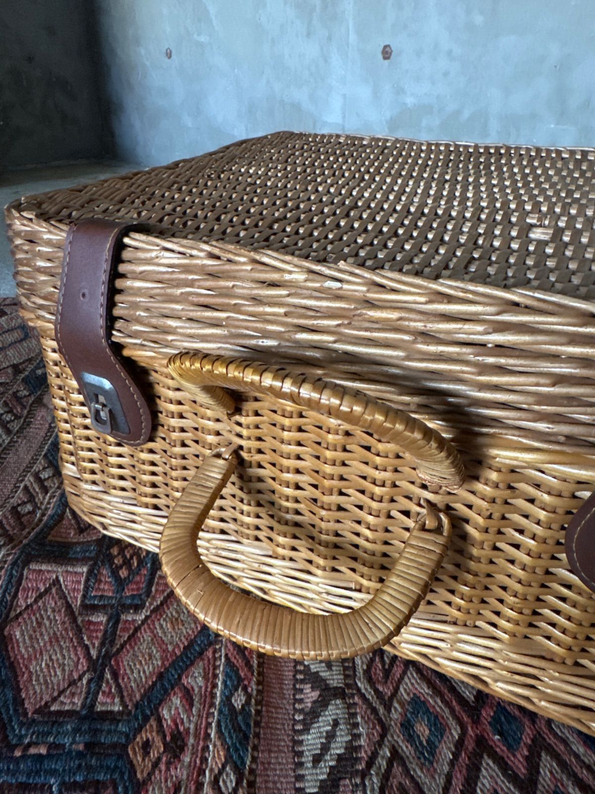 お買い得品 ヴィンテージ ラタン藤ピクニックバスケット トランク型
