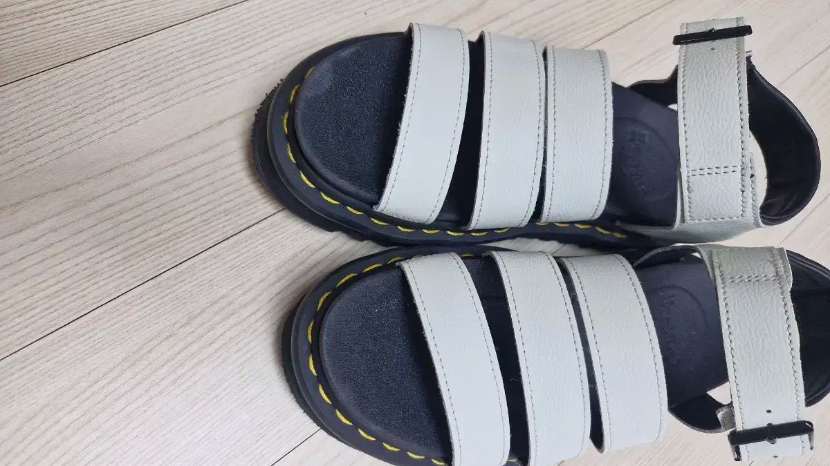 DR. MARTENS ドクターマーチン ミントクリーム サンダル| 240