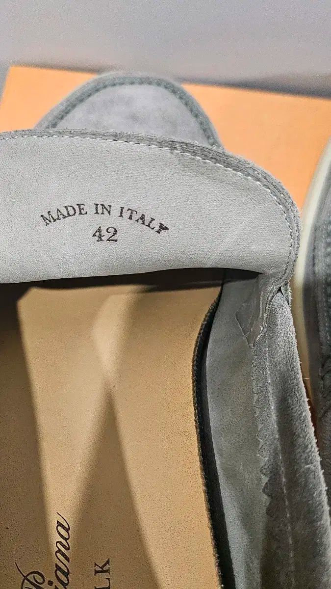 2025，最新作 イタリア　ロロピアーナ　 Loro Piana ローファー 　レザー　メンズ　シューズ　 38～44　サイズ選択可能　