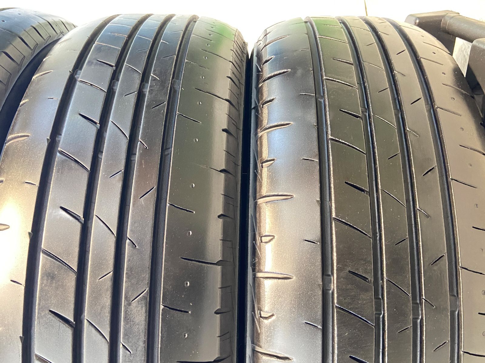 ヴォクシー タイヤ交換 ブリヂストン プレイズ PX-RV2 205/60R16