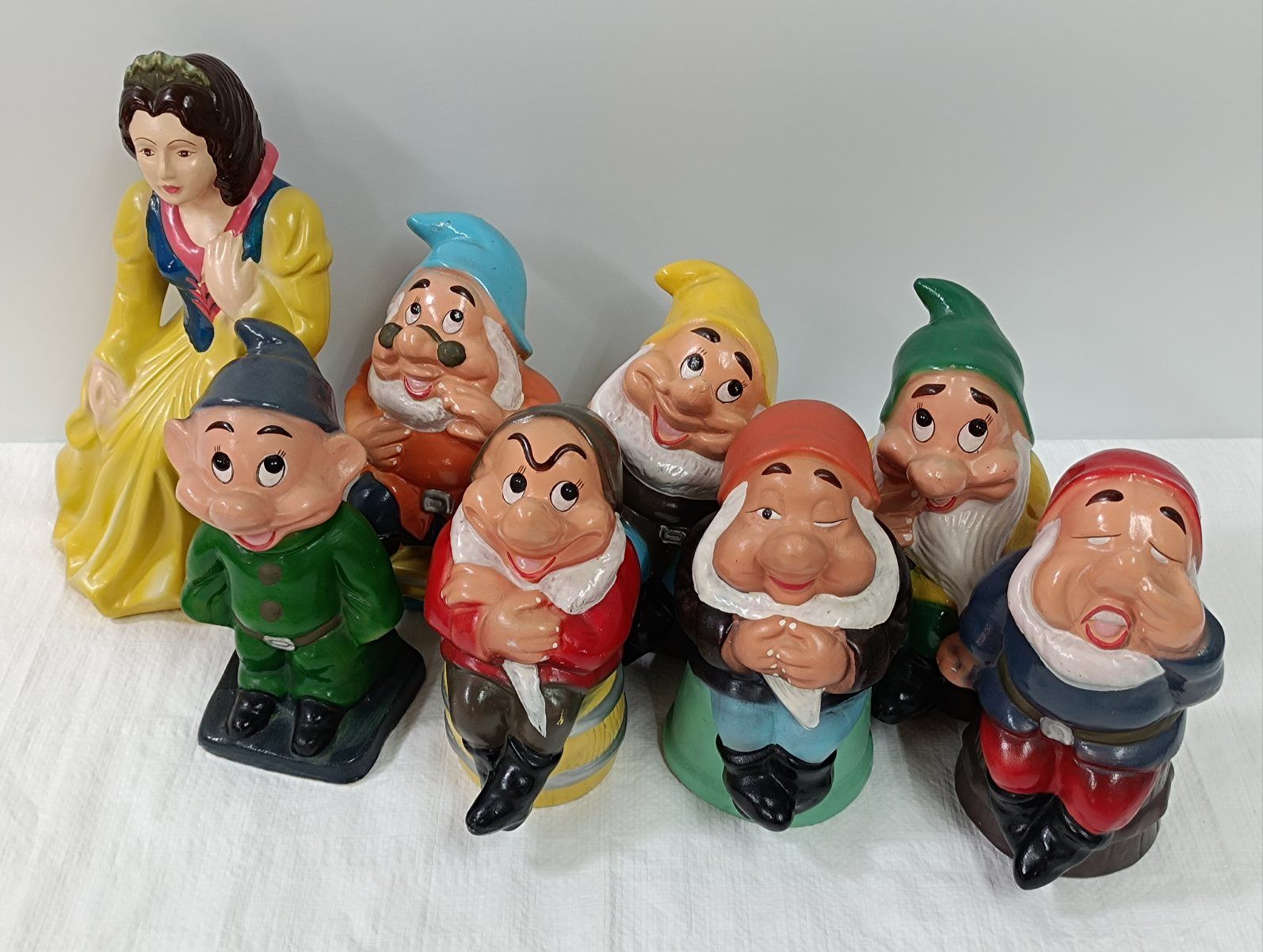 ガーデンオブジェ 古い 陶器製 ディズニー 白雪姫／七人の小人 置物 品 