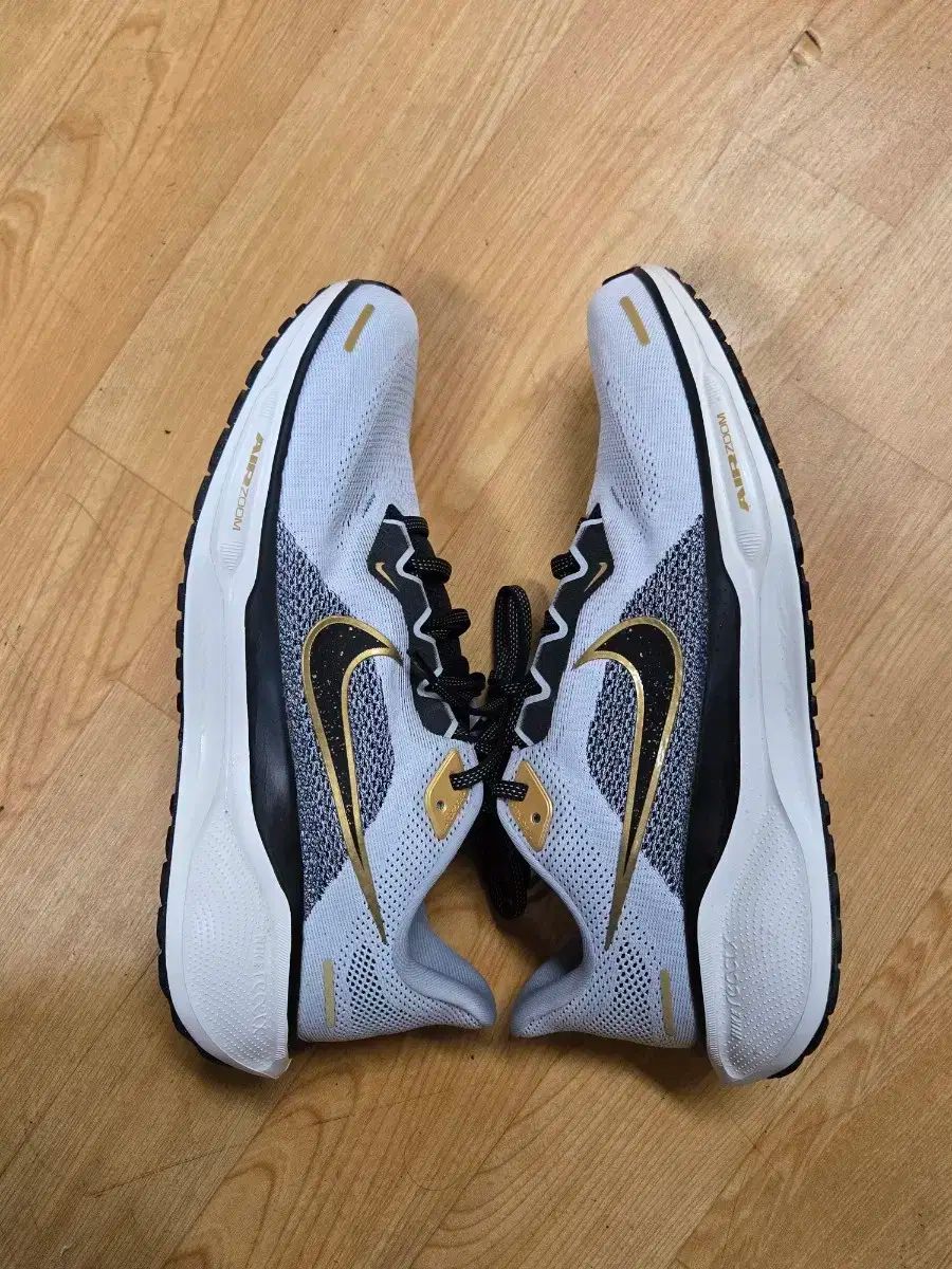 NIKE ナイキ