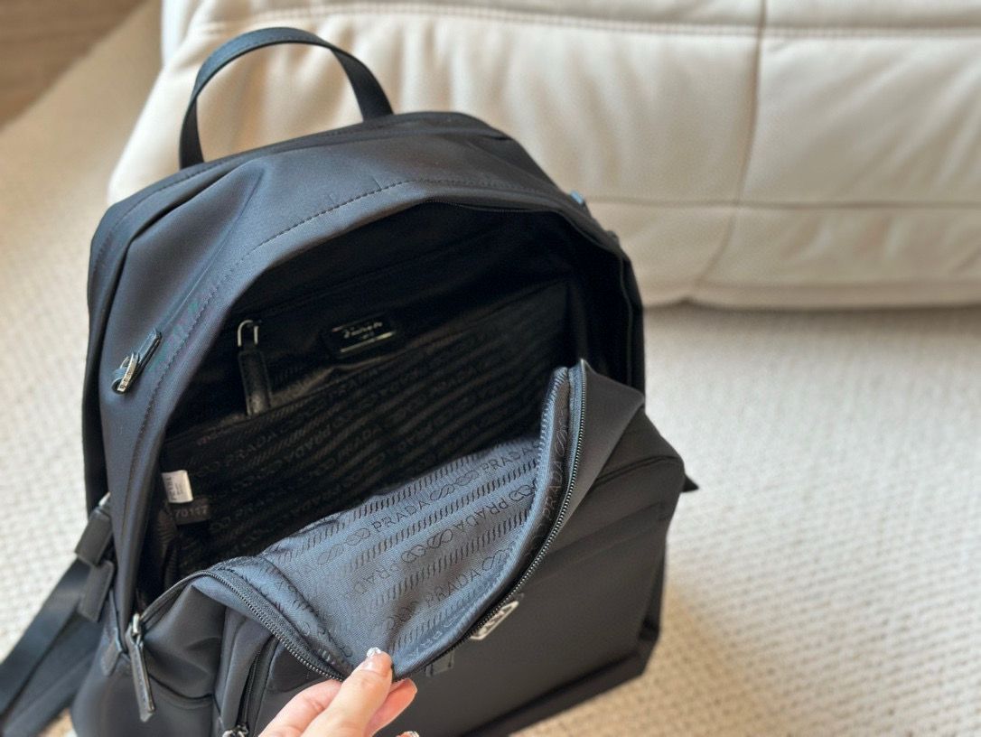 今日特価】PRADA Men's Nylon Backpack ナイロンパラシュート