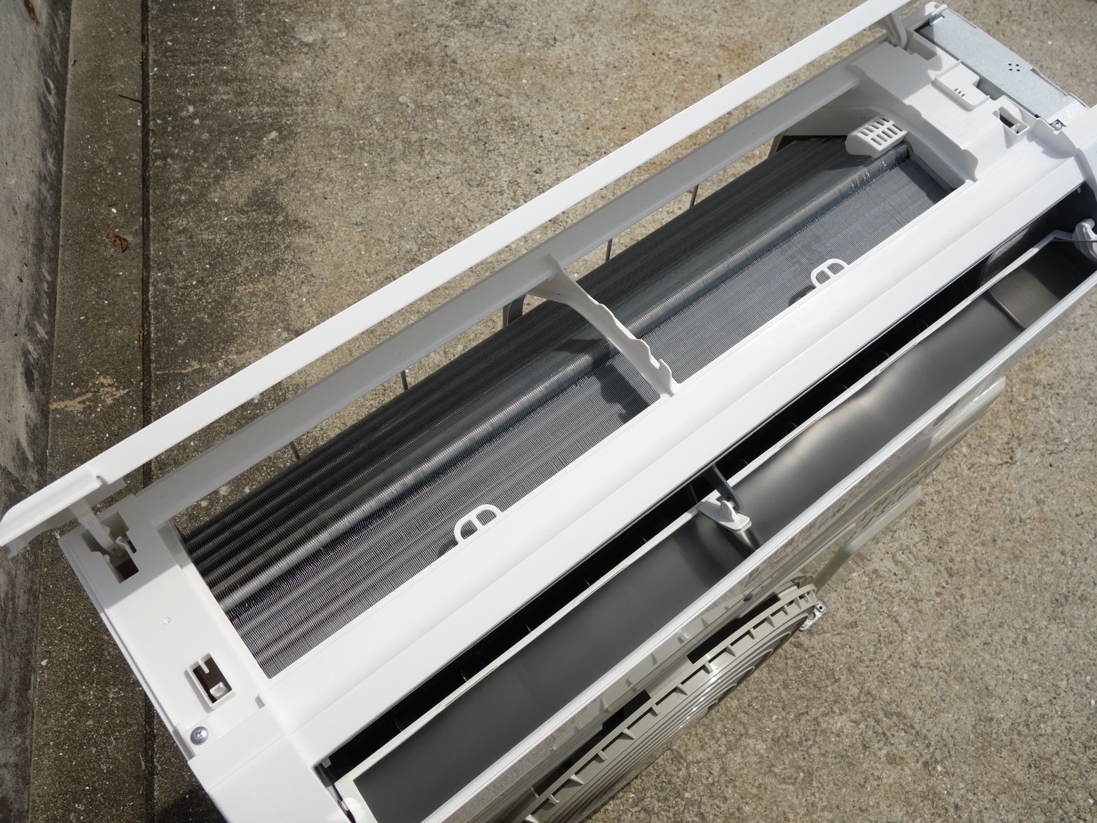 中古】M▽日立 ルームエアコン 2022年 2.2kw ～8畳 白くまくん 凍結 