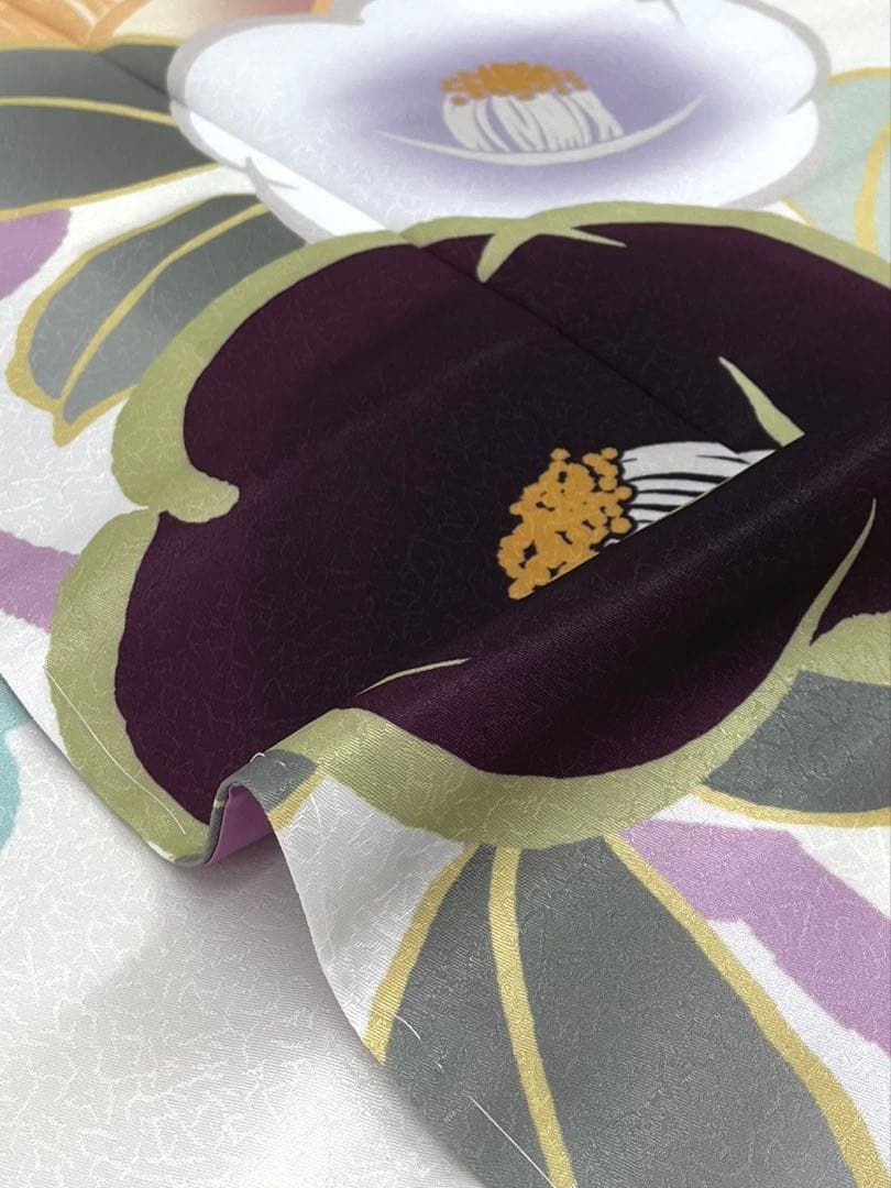 ポリエステル 振袖 大輪 椿 笹 雪輪文様 紋意匠 ぼかし八掛 躾糸付き