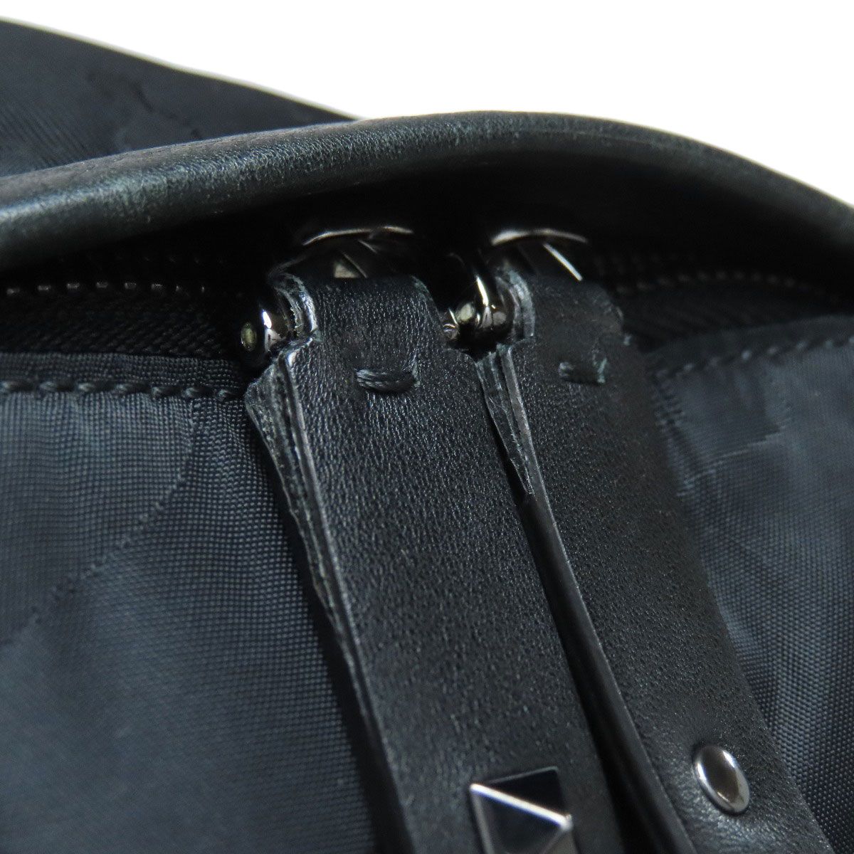 ボディバッグ ナイロン