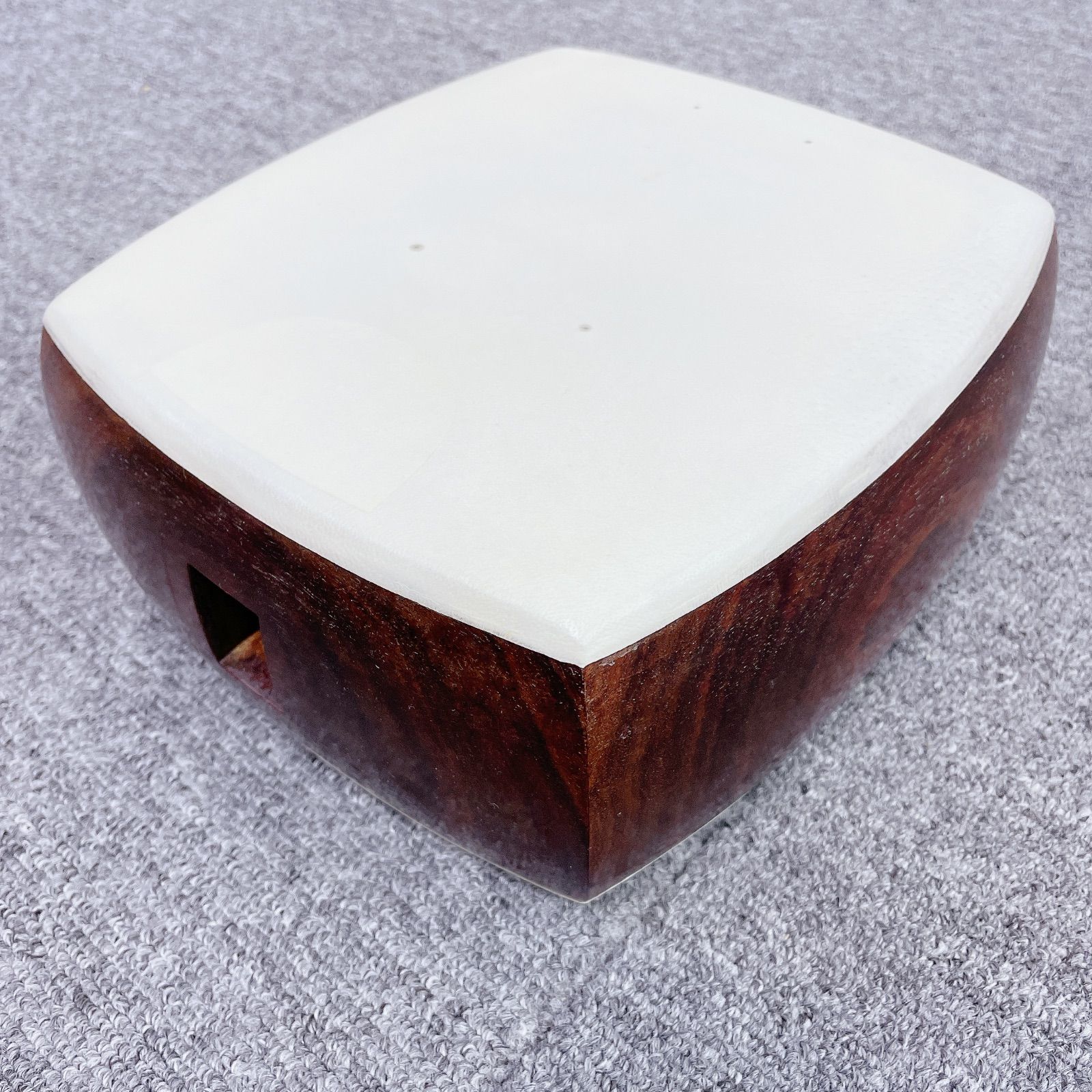 三味線 中棹 トチ入り 紅木 一本溝 金細 東さわり 綾杉胴 和楽器 細棹三味線 綾杉胴 トチ紅木 二本溝 金細 東さわり 和楽器 - メルカリ