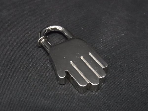 ■美品■ HERMES エルメス ANNEE DE LA MAIN 2002年限定 ハンドモチーフ カデナ バッグチャーム シルバー系 AR4575