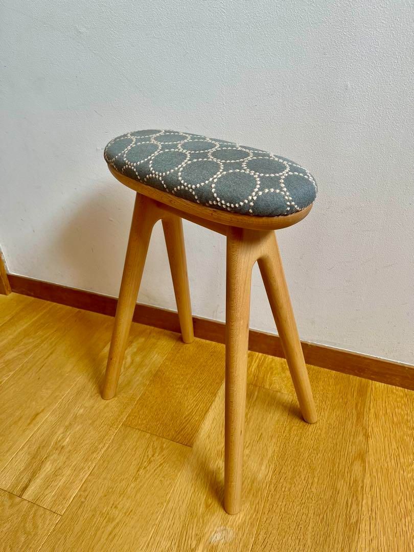 三島家具 ミナペルホネンの生地を使ったちょい掛けスツール