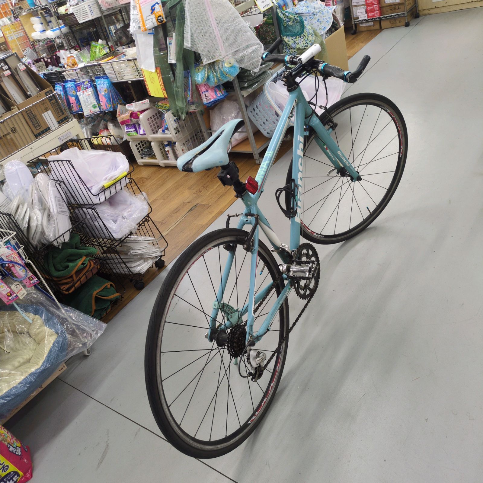 J001 ★それなりの使用感有り★クロスバイク★Bianchi★ROMA2★2✕8段★700✕25C めだ様引き取り専用J001 ☆それなりの使用感有り☆クロスバイク