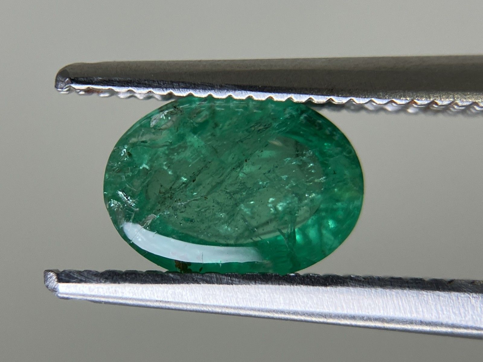 エメラルド 天然 2.378ct 中央宝石ソーティング付き 8.16㎜×6.59  