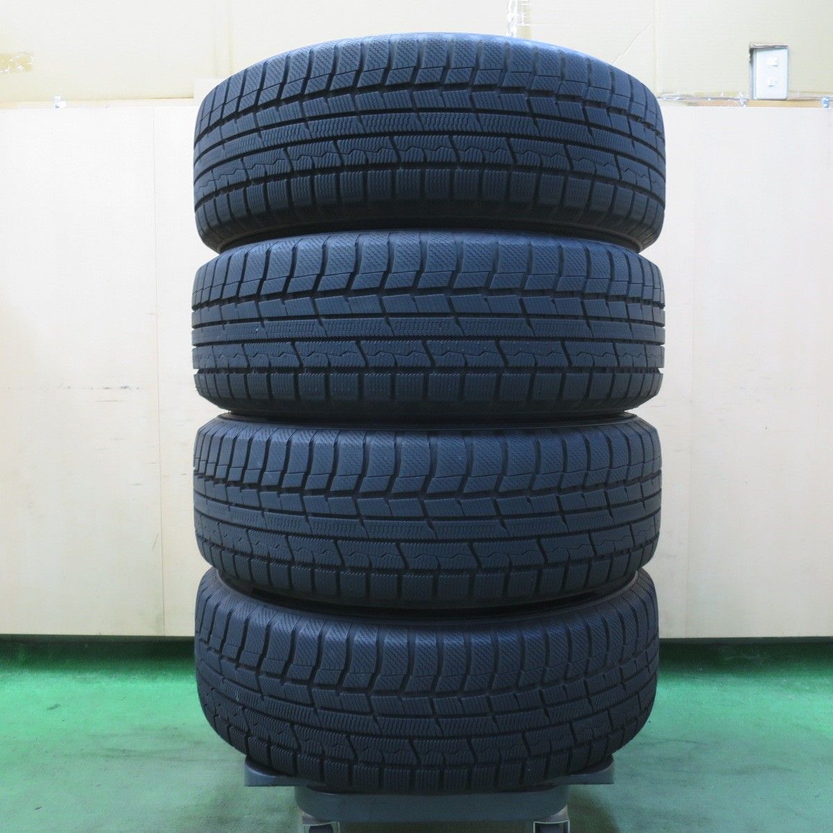 【特価】 バリ溝 23年 キレイ ほぼ10分 スタッドレス 205 65R16 トーヨー ウインター トランパス TX AMD G-Line SP 16インチ PCD114.3 5H 5092307イス