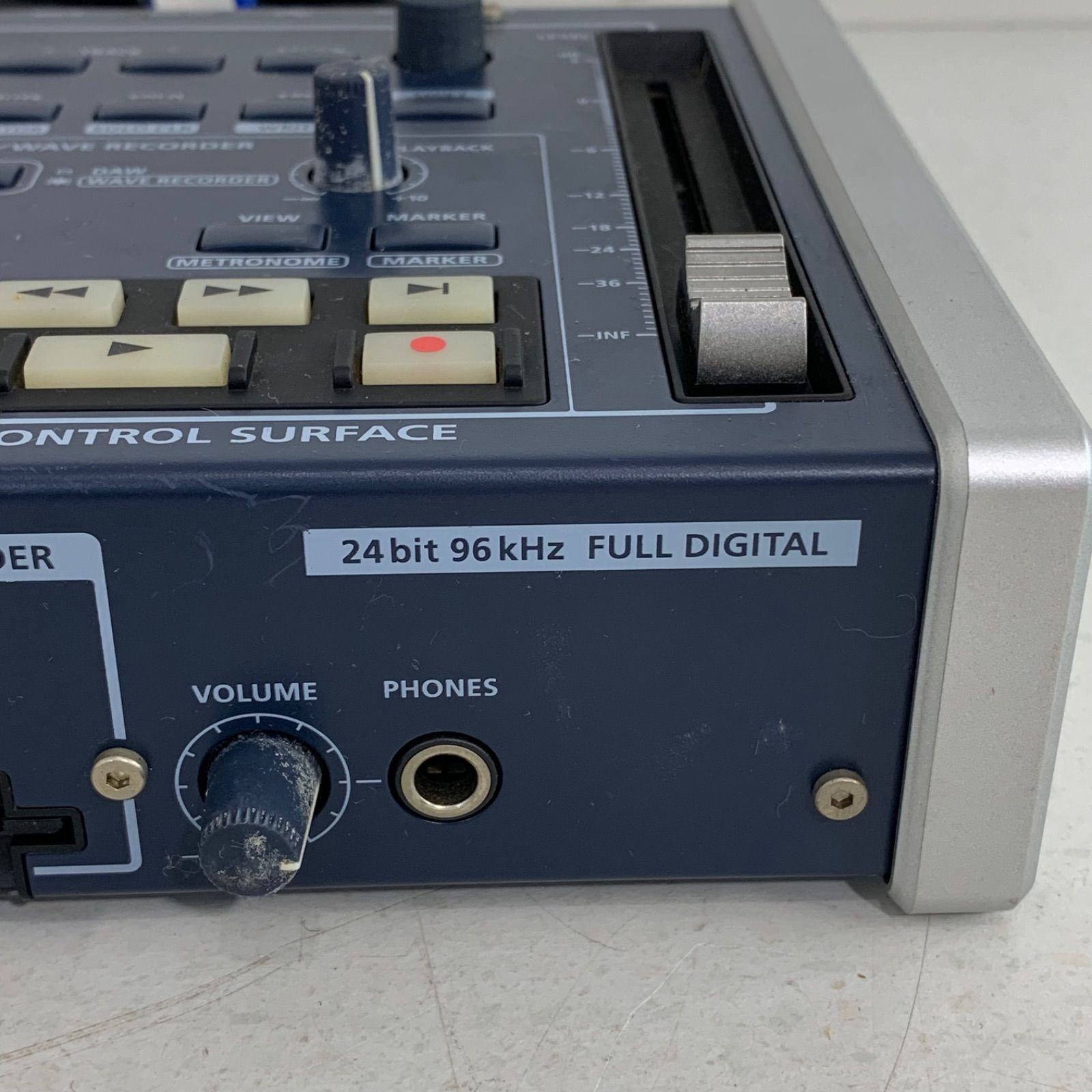 ローランド VS-100 オーディオインターフェイス 00183 ROLANDのオーディオインターフェイスが選ばれ続ける理由