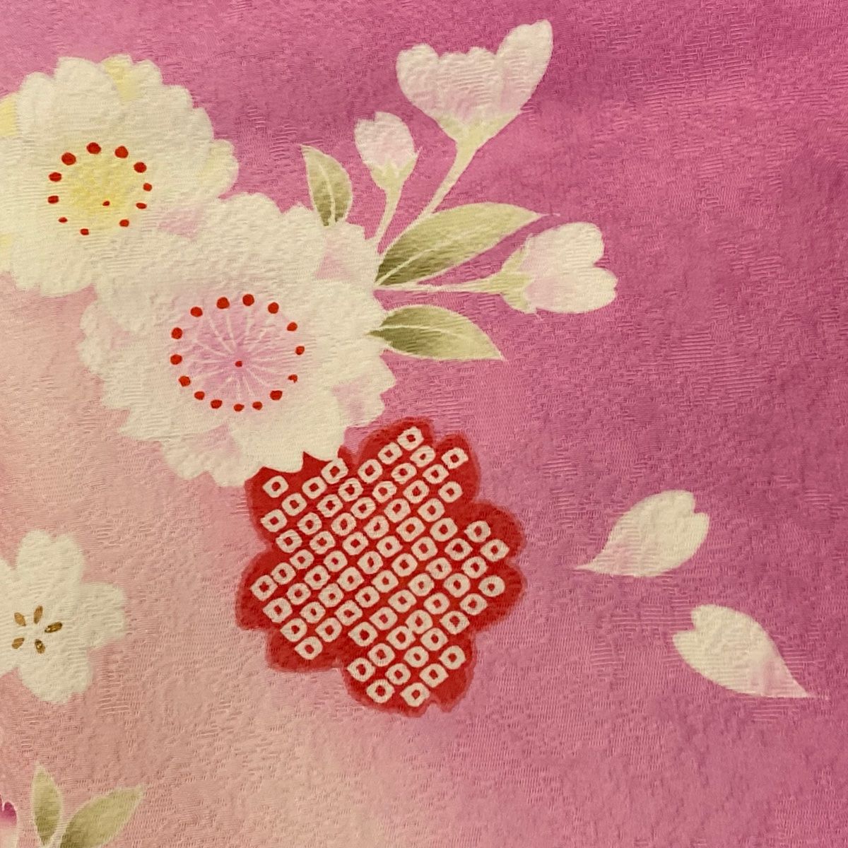 美品 桜 着物 正絹“春空に花びらを遊ばせて晴れを歌う桜”長襦袢 4929 楽天市場】お宮参り 着物 女の子[ピンク地に桜 扇と鞠] 産着