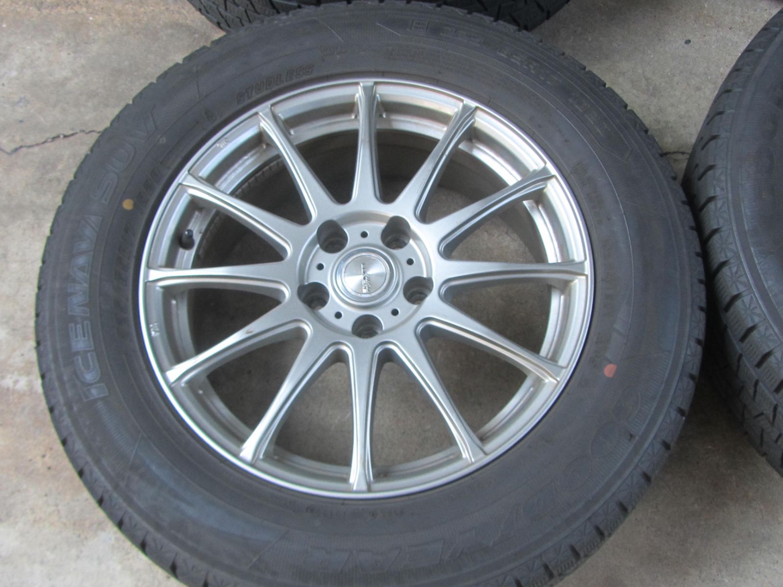 グッドイヤー アイスナビSUV