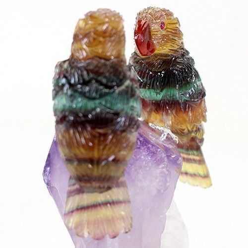 D300-28 極上彫刻品 2匹 フローライト インコ アメジスト結晶 置物 D300-28）極上彫刻品 2匹 フローライト インコ アメジスト結晶 置物