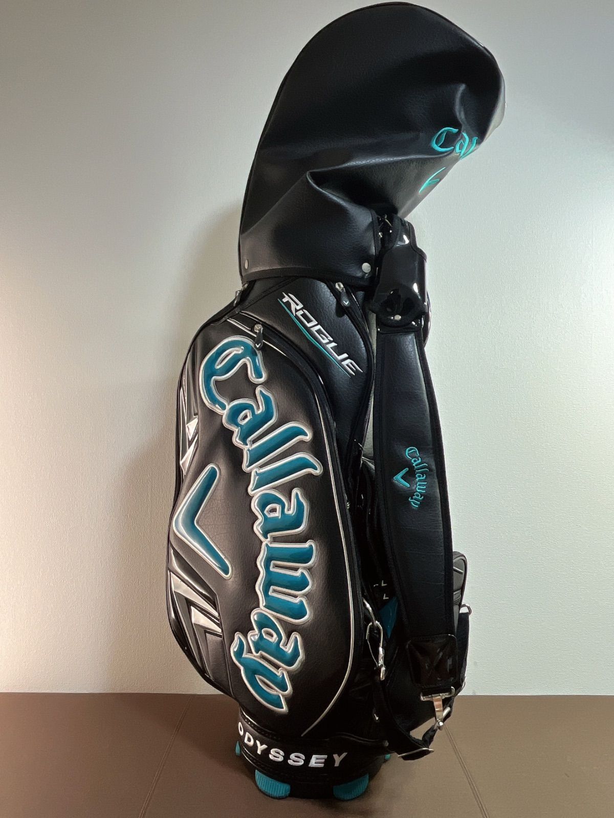 【美品】 Callaway ROGUE キャディバッグ 3点式 ツアーモデル Callaway ROGUE キャロウェイ ローグ 3点式ツアーキャディバッグ