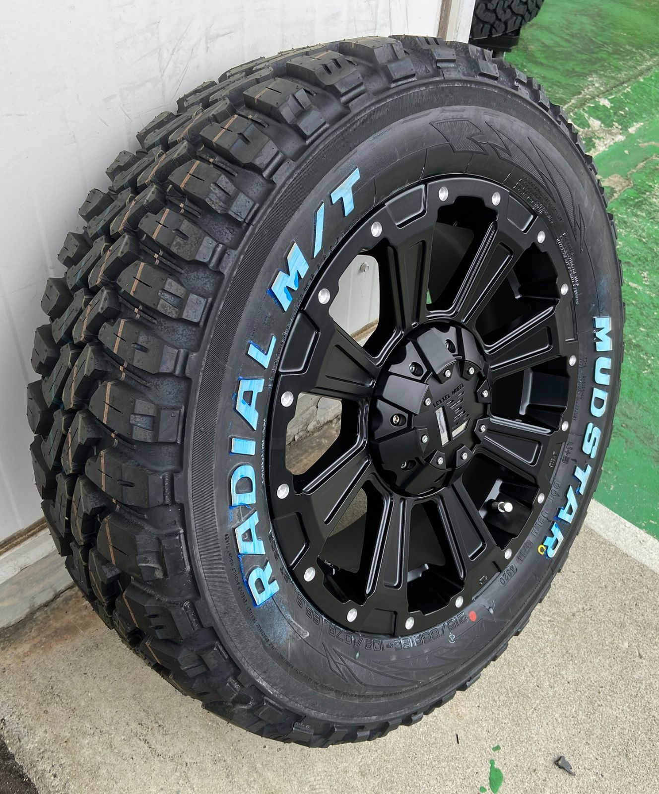 要チェック！話題の街乗りオフ系タイヤ【モンスタ】の人気の理由はホワイトレター？！215/70R16入荷！ | URBAN OFF CRAFT 鈴鹿店  | 店舗ブログ | タイヤ＆ホイールの専門店「クラフト」 - smkn4lebong.sch.id