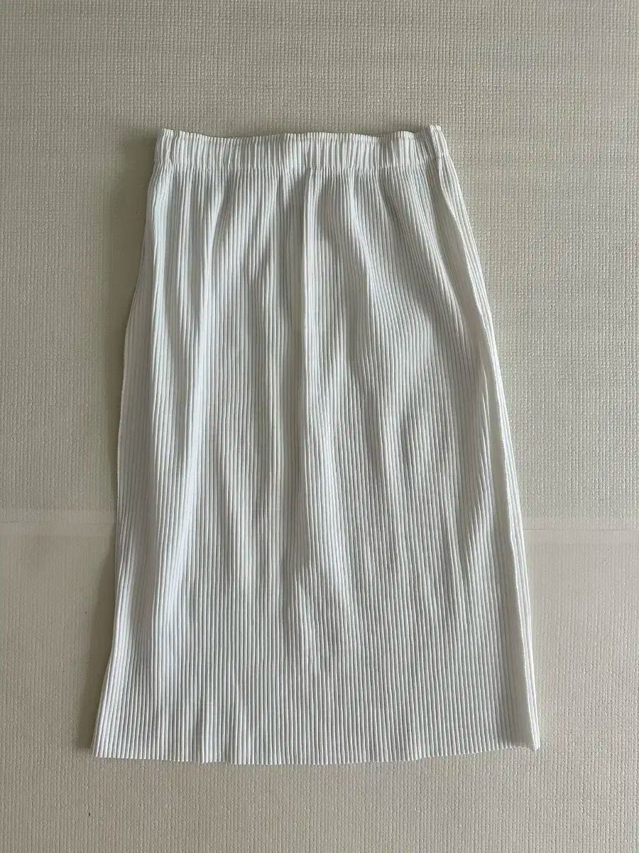 【お値下げ中】ISSEYMIYAKE プリーツスカート IM33FG104 ISSEY MIYAKE イッセイミヤケ黒のプリーツタイトスカート